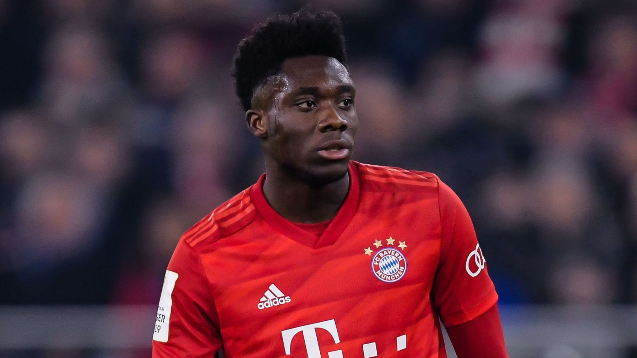 Alphonso Davis shows signs of changing his mind on staying at Bayern.